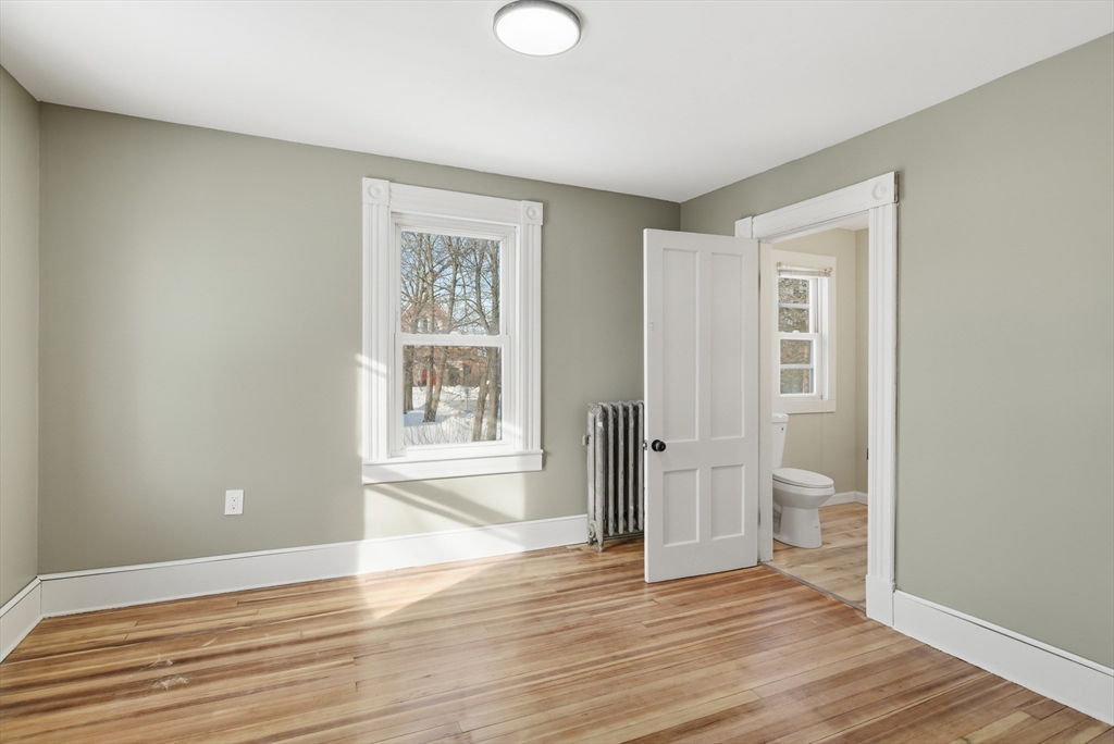 81 Chestnut Street West Springfield, MA 01089 - Photo 15 of 35