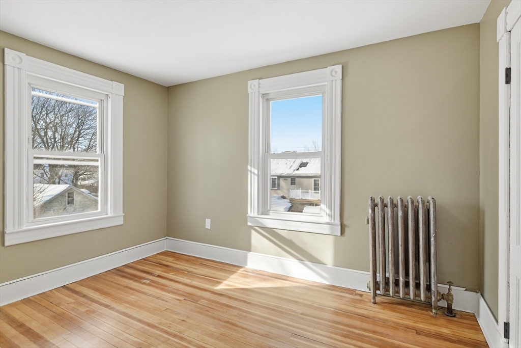 81 Chestnut Street West Springfield, MA 01089 - Photo 18 of 35