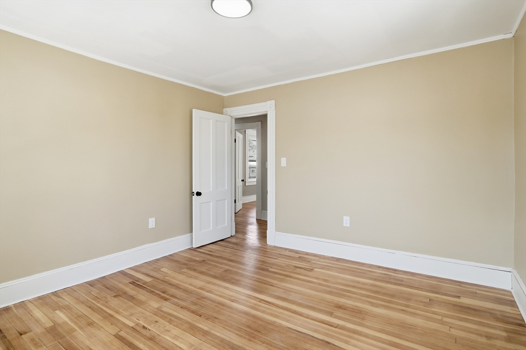 81 Chestnut Street West Springfield, MA 01089 - Photo 23 of 35