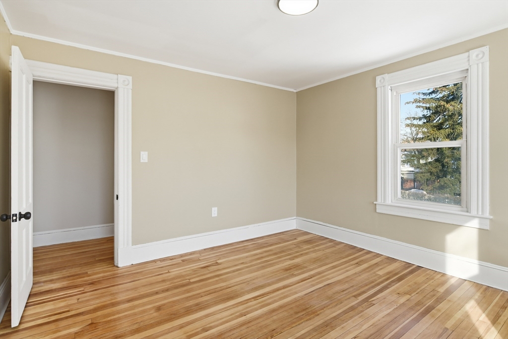 81 Chestnut Street West Springfield, MA 01089 - Photo 24 of 35