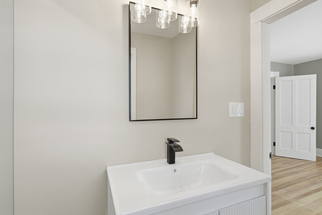 81 Chestnut Street West Springfield, MA 01089 - Photo 26 of 35