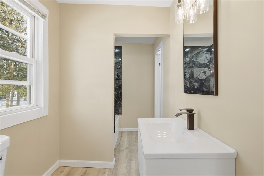 81 Chestnut Street West Springfield, MA 01089 - Photo 27 of 35