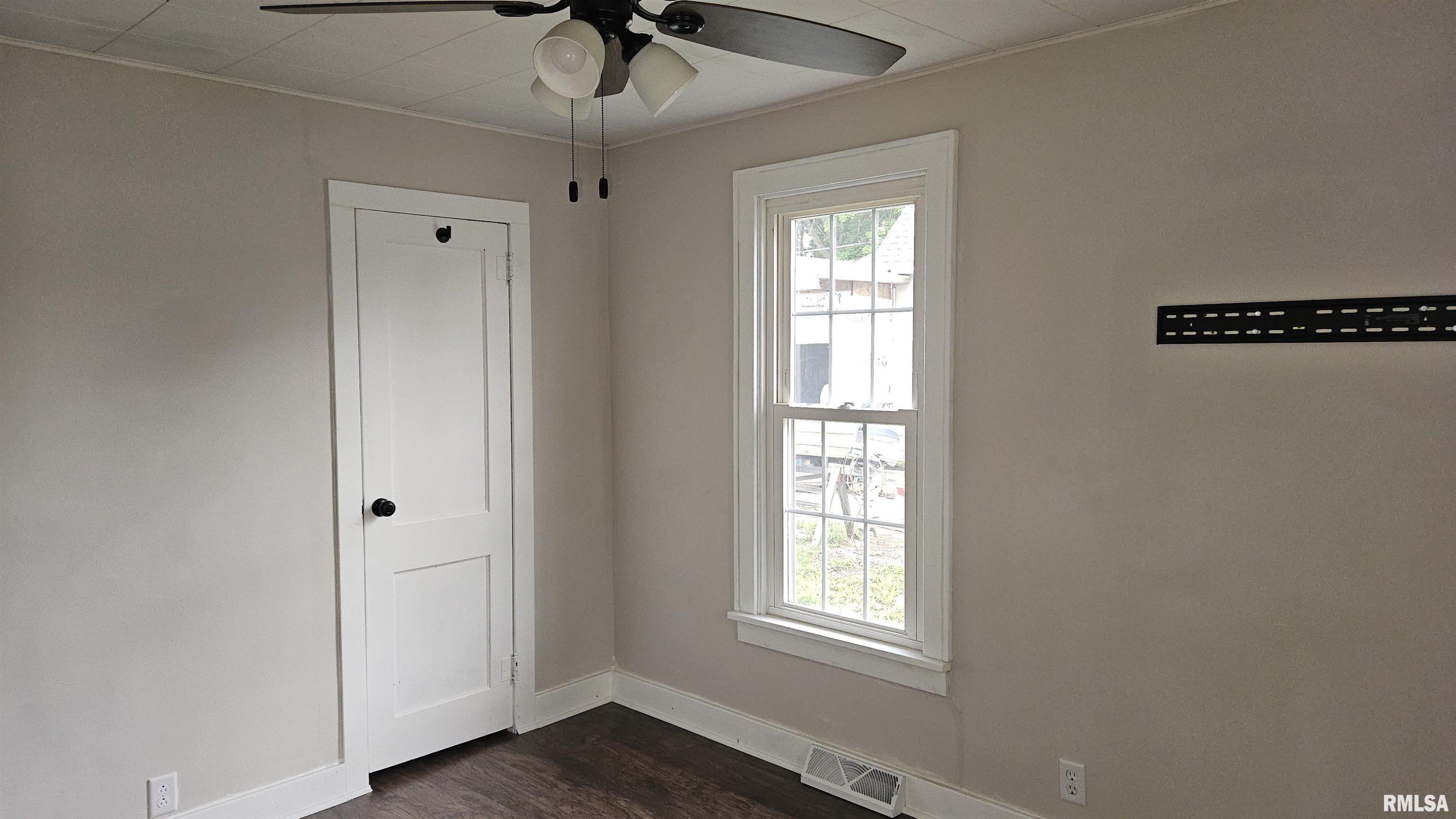 290 North 11th Avenue Canton, IL 61520 - Photo 21 of 34
