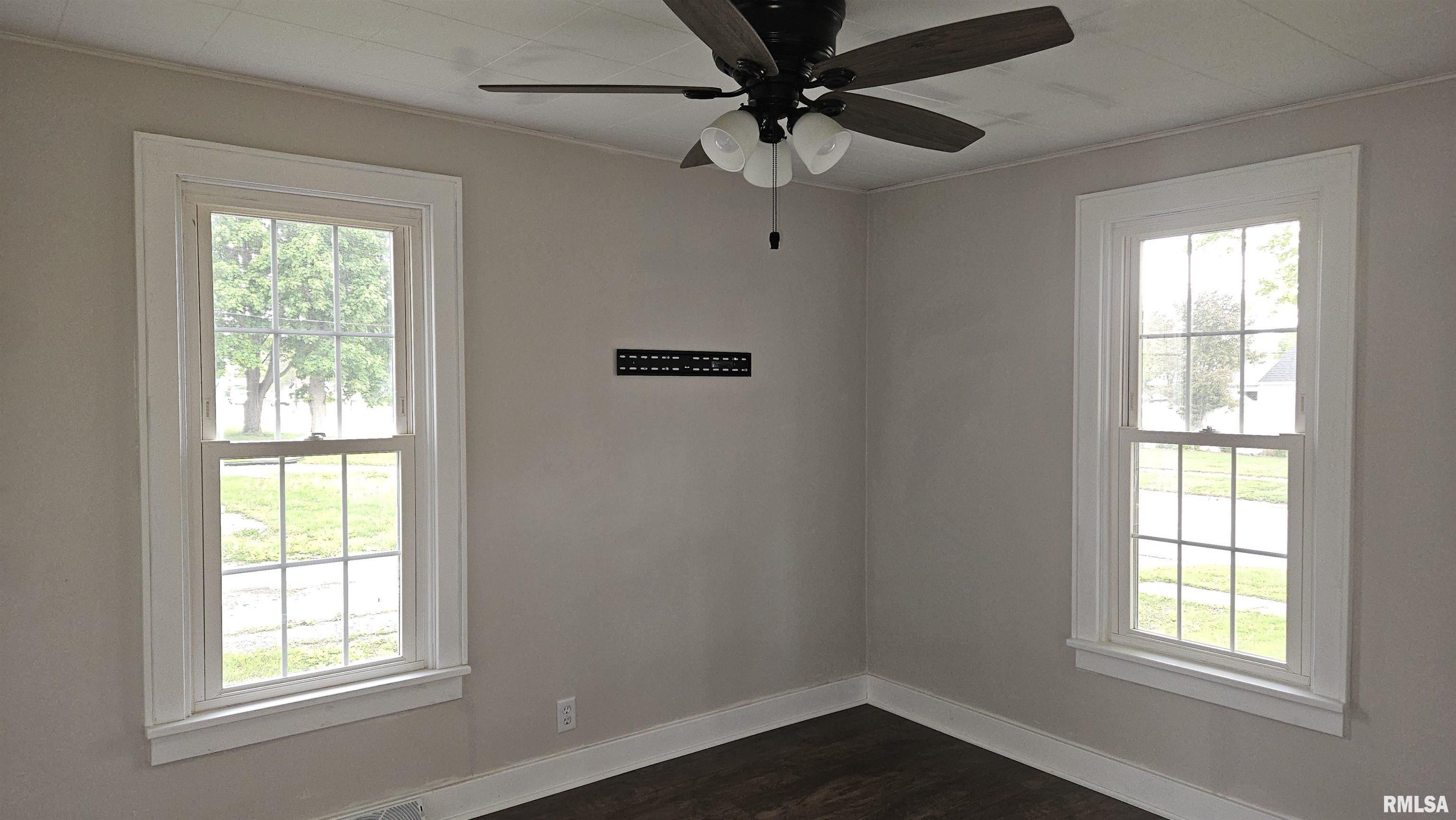 290 North 11th Avenue Canton, IL 61520 - Photo 22 of 34