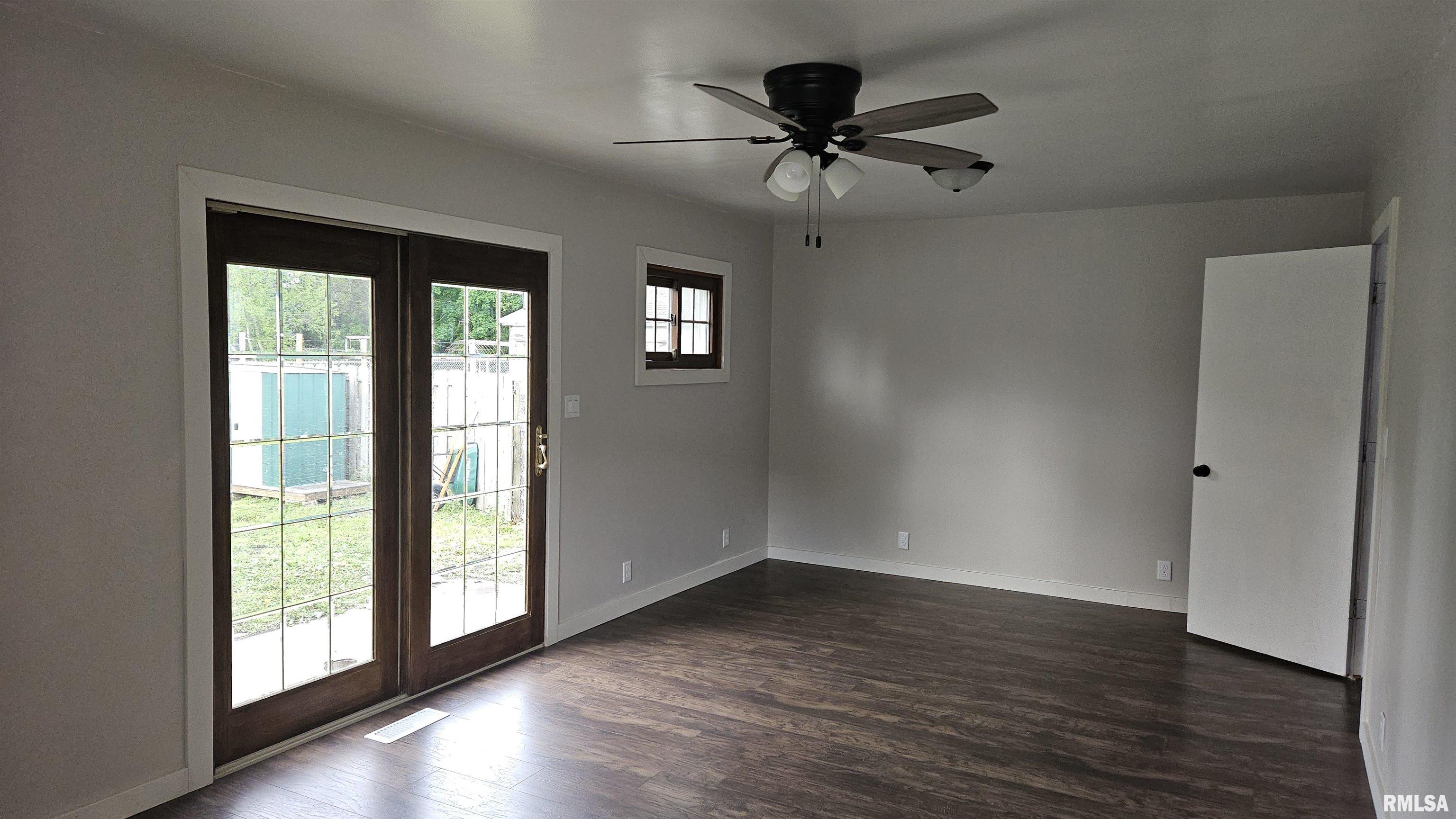290 North 11th Avenue Canton, IL 61520 - Photo 23 of 34