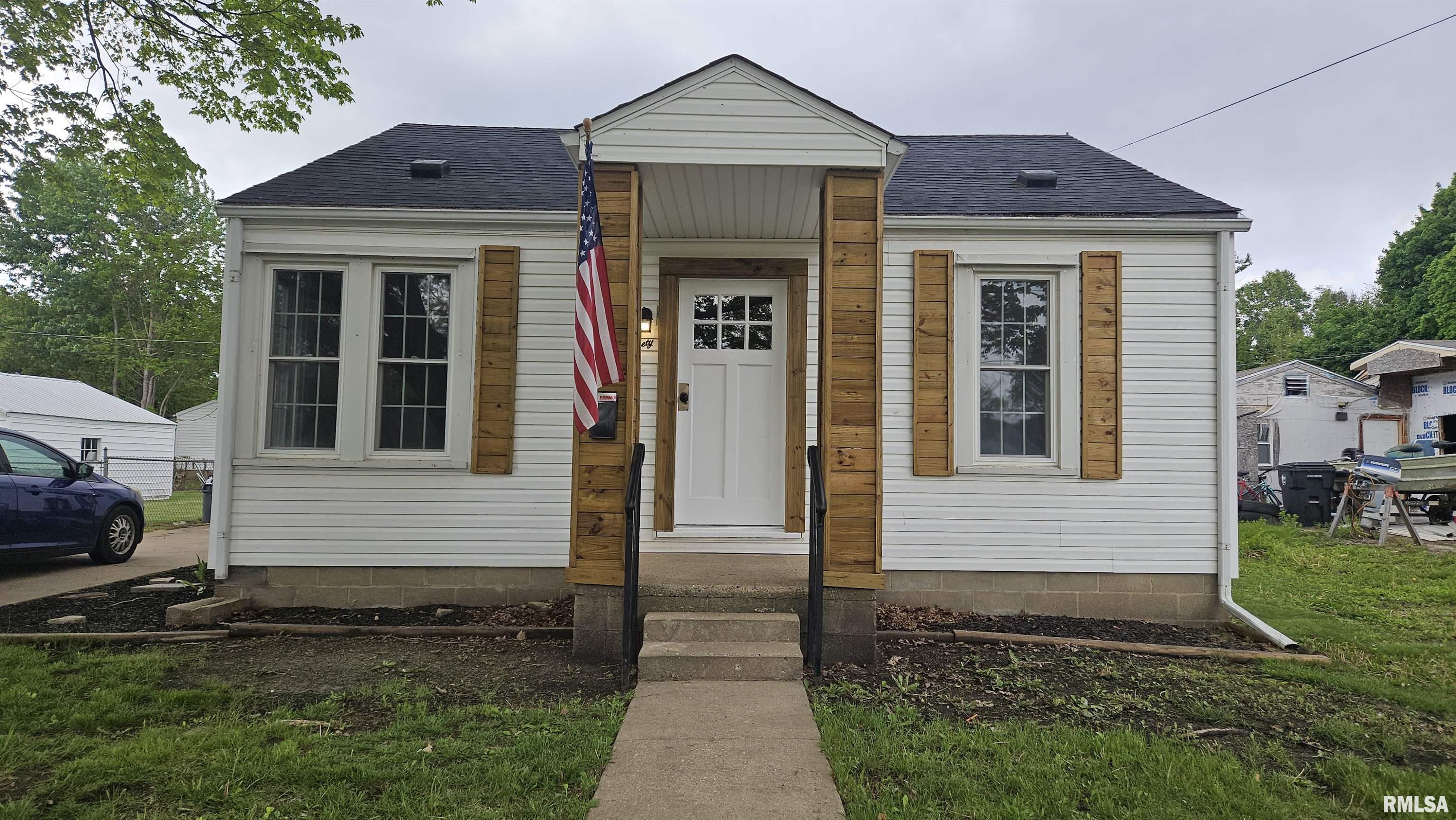 290 North 11th Avenue Canton, IL 61520 - Photo 3 of 34