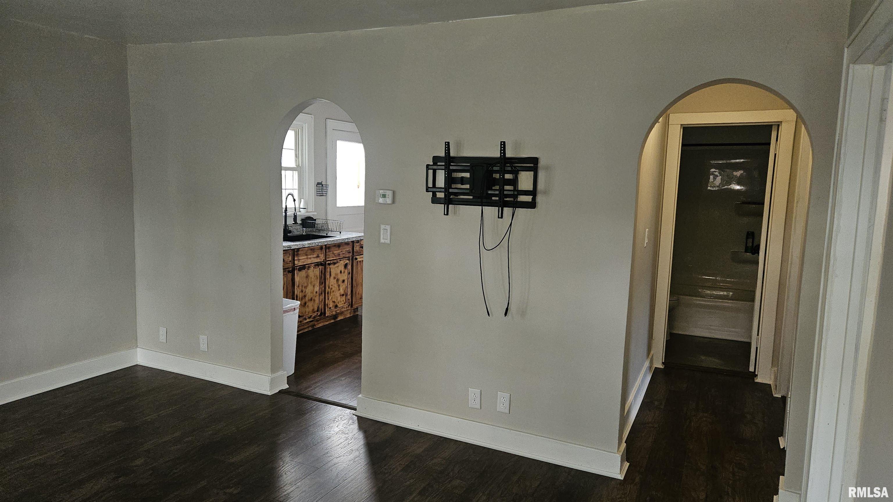 290 North 11th Avenue Canton, IL 61520 - Photo 5 of 34