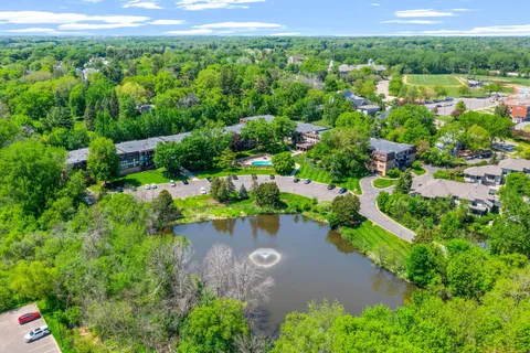 $330,000 | 205 Barry Avenue South, Unit 117, Wayzata, MN 55391