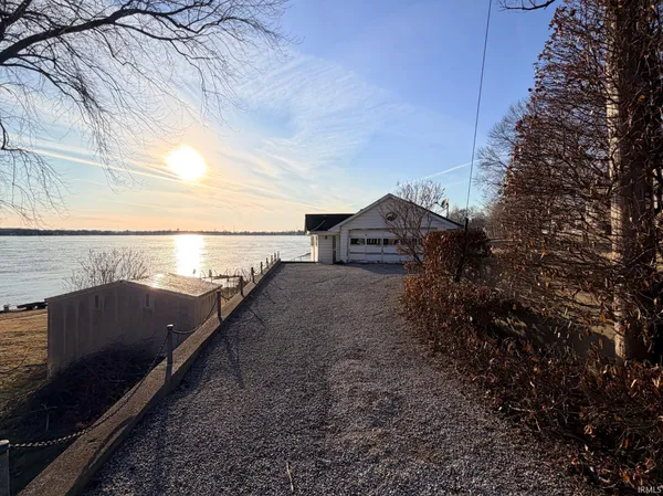 $1,949,000 | 13471 North Eastshore Drive, Syracuse, IN 46567