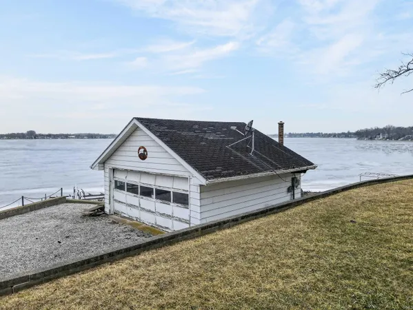 $1,949,000 | 13471 North Eastshore Drive, Syracuse, IN 46567