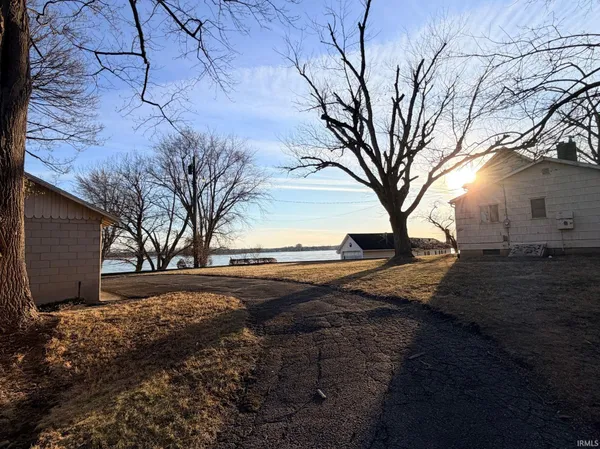 $1,949,000 | 13471 North Eastshore Drive, Syracuse, IN 46567