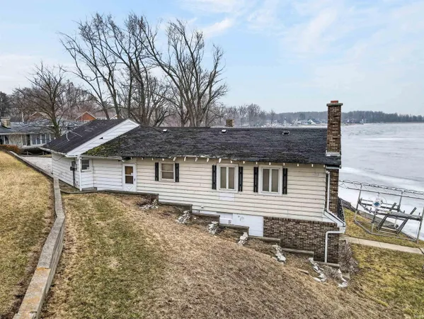 $1,949,000 | 13471 North Eastshore Drive, Syracuse, IN 46567