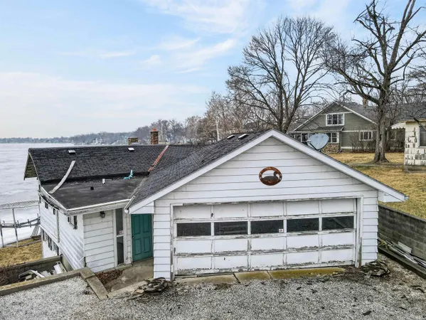 $1,949,000 | 13471 North Eastshore Drive, Syracuse, IN 46567