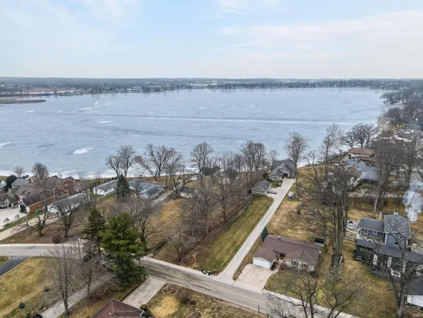 $1,949,000 | 13471 North Eastshore Drive, Syracuse, IN 46567