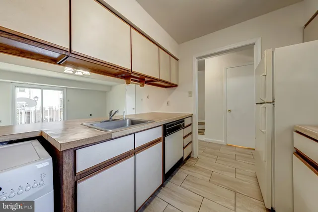 $304,990 | 14369 Saguaro Place, Centreville, VA 20121