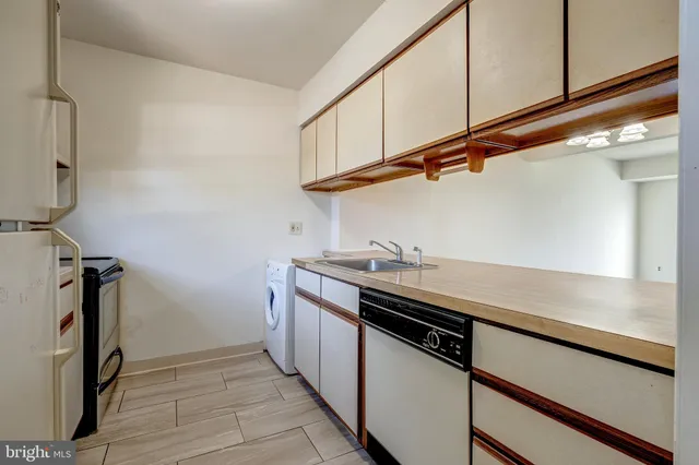 $304,990 | 14369 Saguaro Place, Centreville, VA 20121