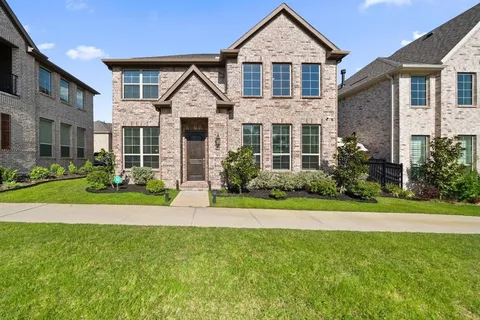 $452,999 | 744 Patriot Lane, Irving, TX 75060