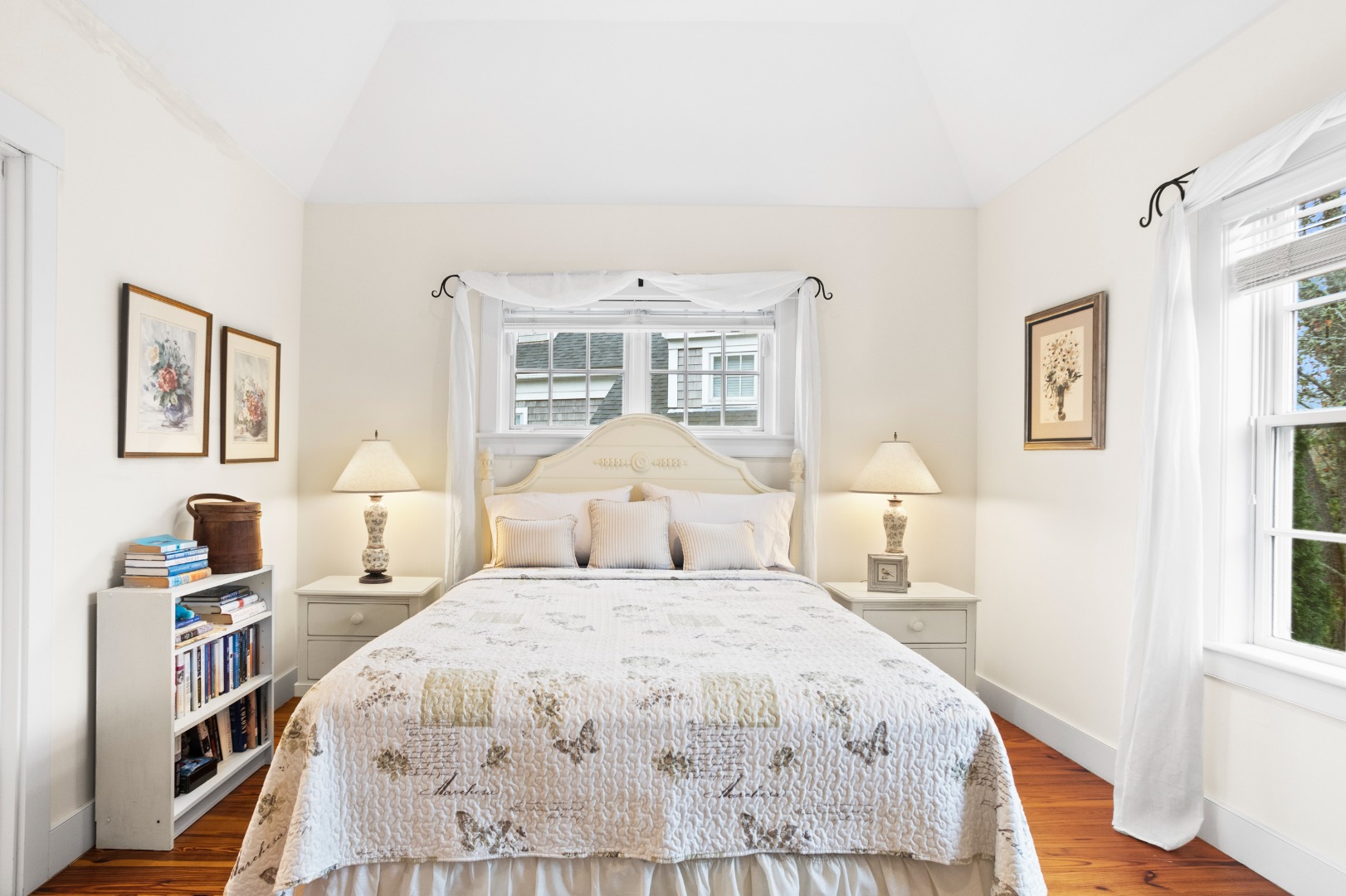 40 Goldfinch Drive Nantucket, MA 02554 - Photo 18 of 33 Second Floor Guest Suite