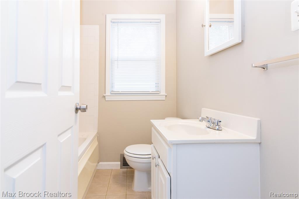 2038 Moorhouse Street Ferndale, MI 48220 - Photo 13 of 24
