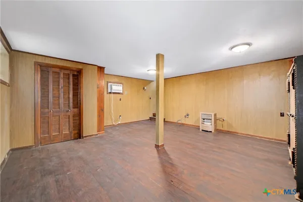 $460,000 | 222 Myrtle Avenue, Luling, TX 78648