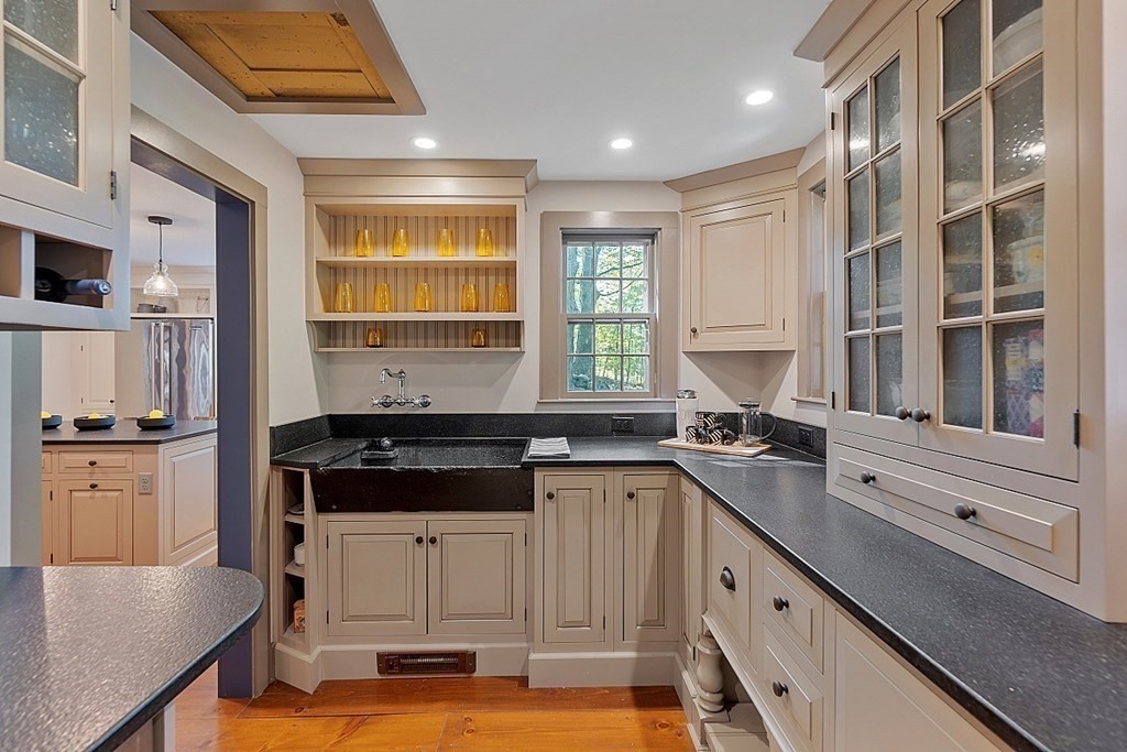 77 Lexington Road Concord, MA 01742 - Photo 10 of 37