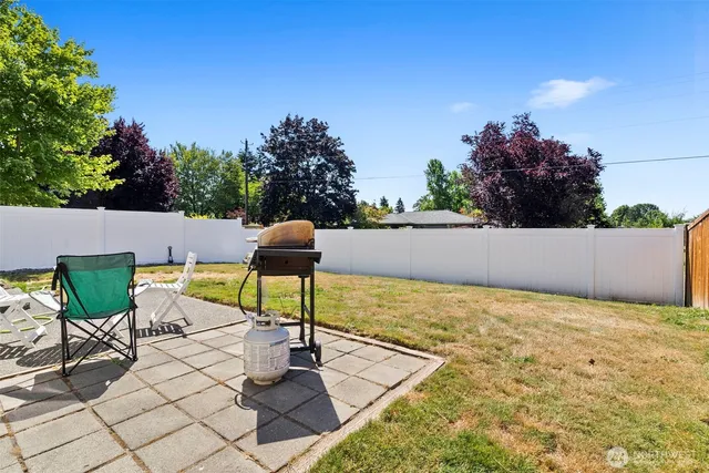 $595,000 | 421 Green Acres Place, Algona, WA 98047