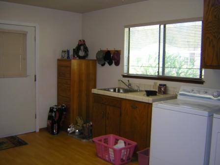 24333 Racoon Way Oak Run, CA 96069 - Photo 3 of 18 boot/ landry room