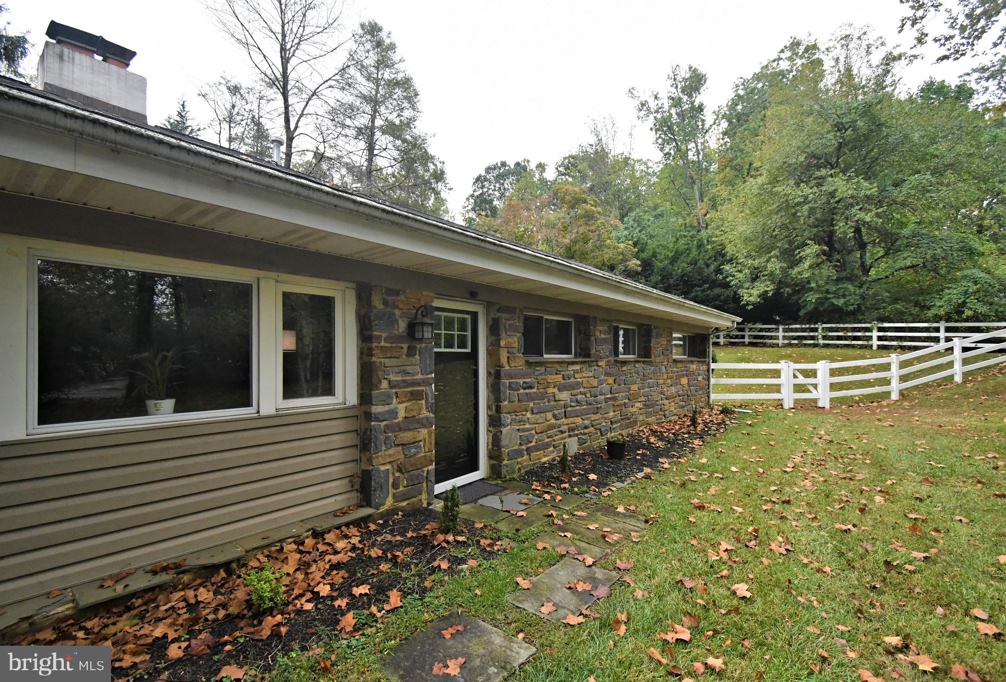 897 Croton Road Wayne, PA 19087 - Photo 4 of 37