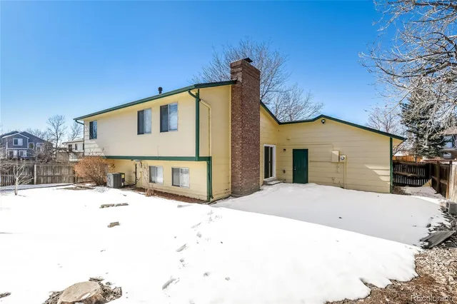 a house view with a outdoor space