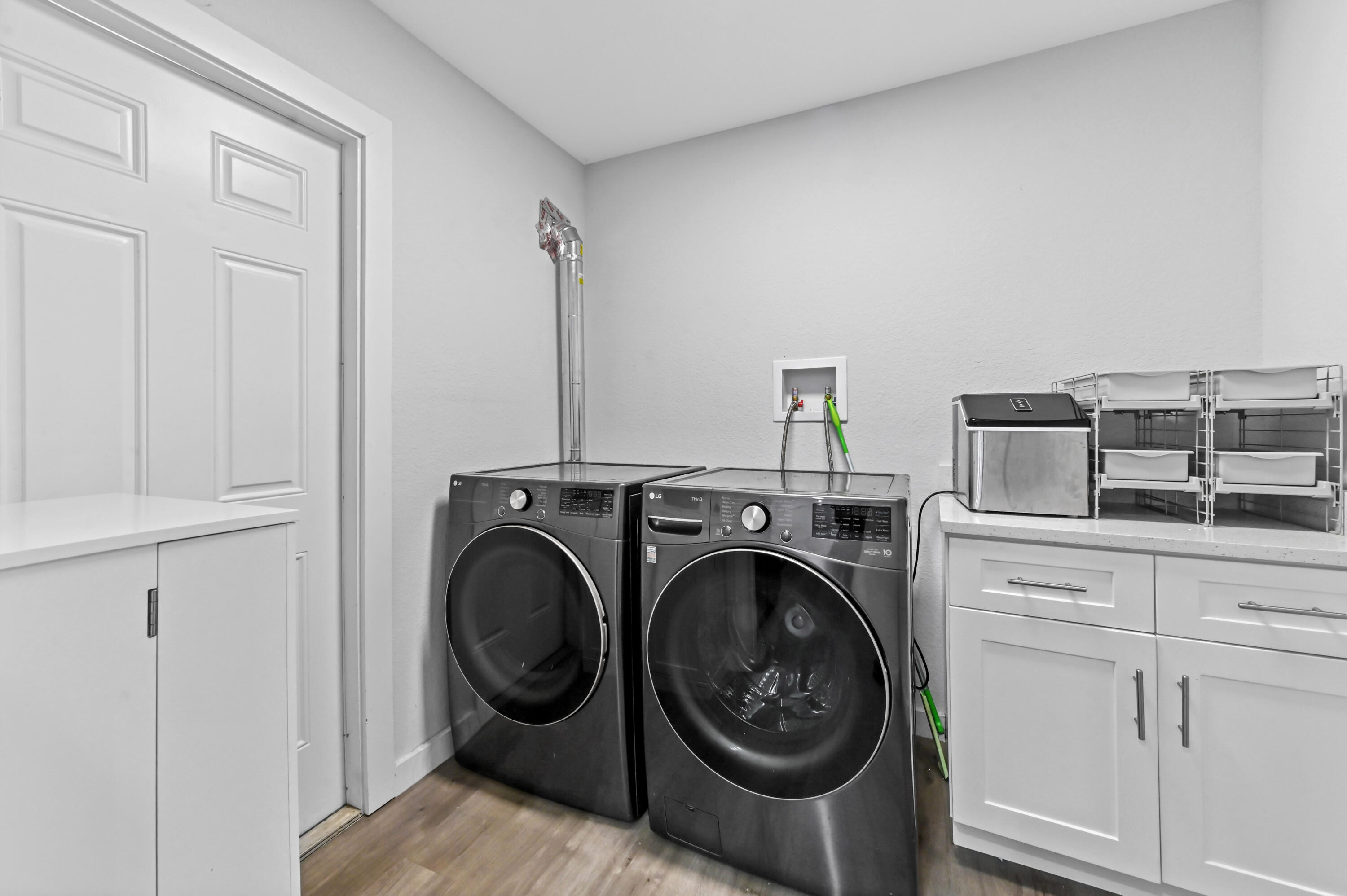 6491 Mackinac Road Lake Worth, FL 33462 - Photo 18 of 24 15 laundry room 01