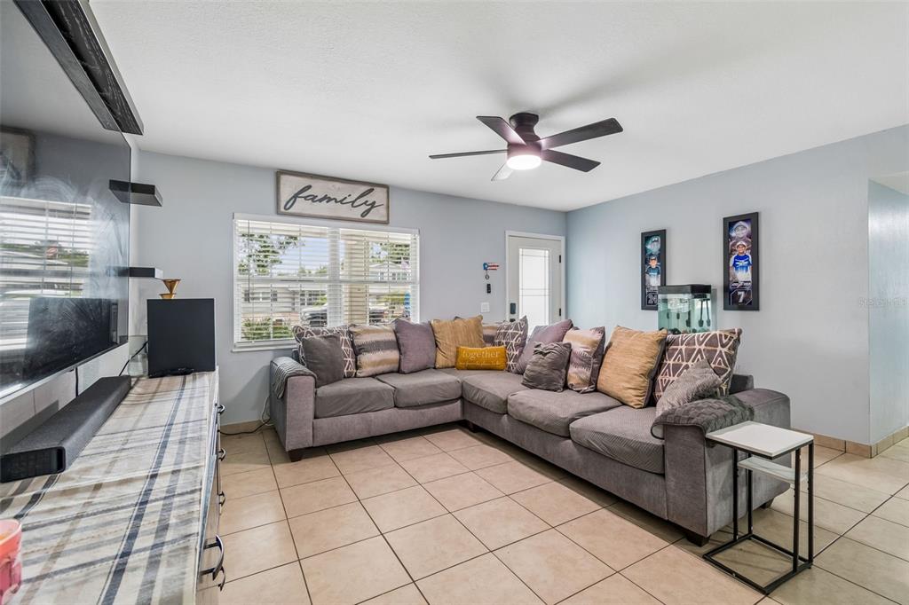 7705 Jackson Springs Road Tampa, FL 33615 - Photo 7 of 39