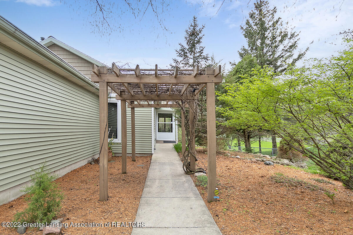 1595 Hatch Road Okemos, MI 48864 - Photo 3 of 37 Exterior Front