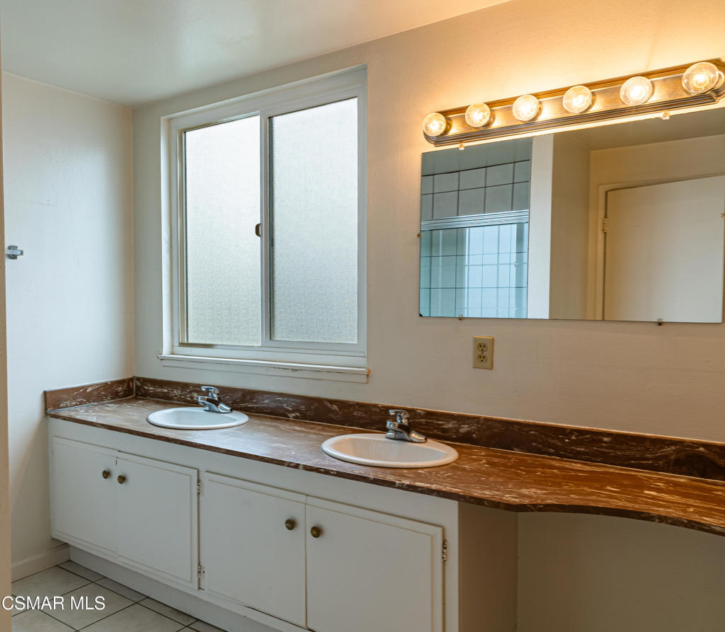 2031 Socrates Avenue Simi Valley, CA 93065 - Photo 14 of 18