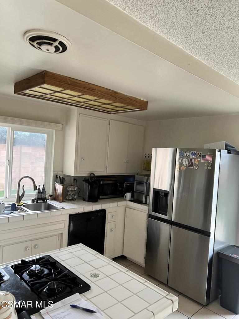 2031 Socrates Avenue Simi Valley, CA 93065 - Photo 2 of 18
