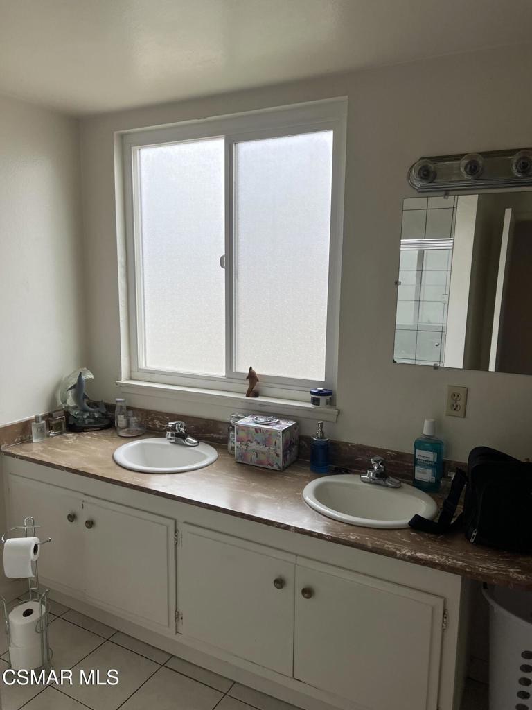 2031 Socrates Avenue Simi Valley, CA 93065 - Photo 10 of 18