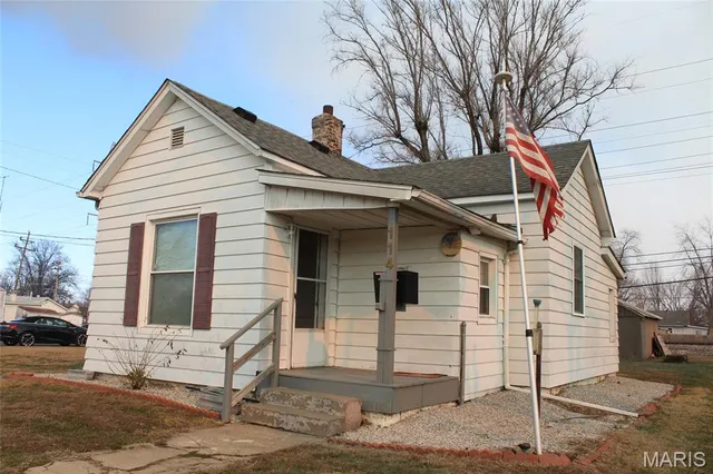 $38,900 | 114 North Delmar Avenue, Hartford, IL 62048