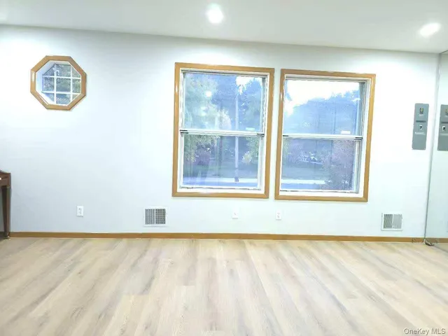 $928,000 | 2096 Randall Avenue | Castle Hill