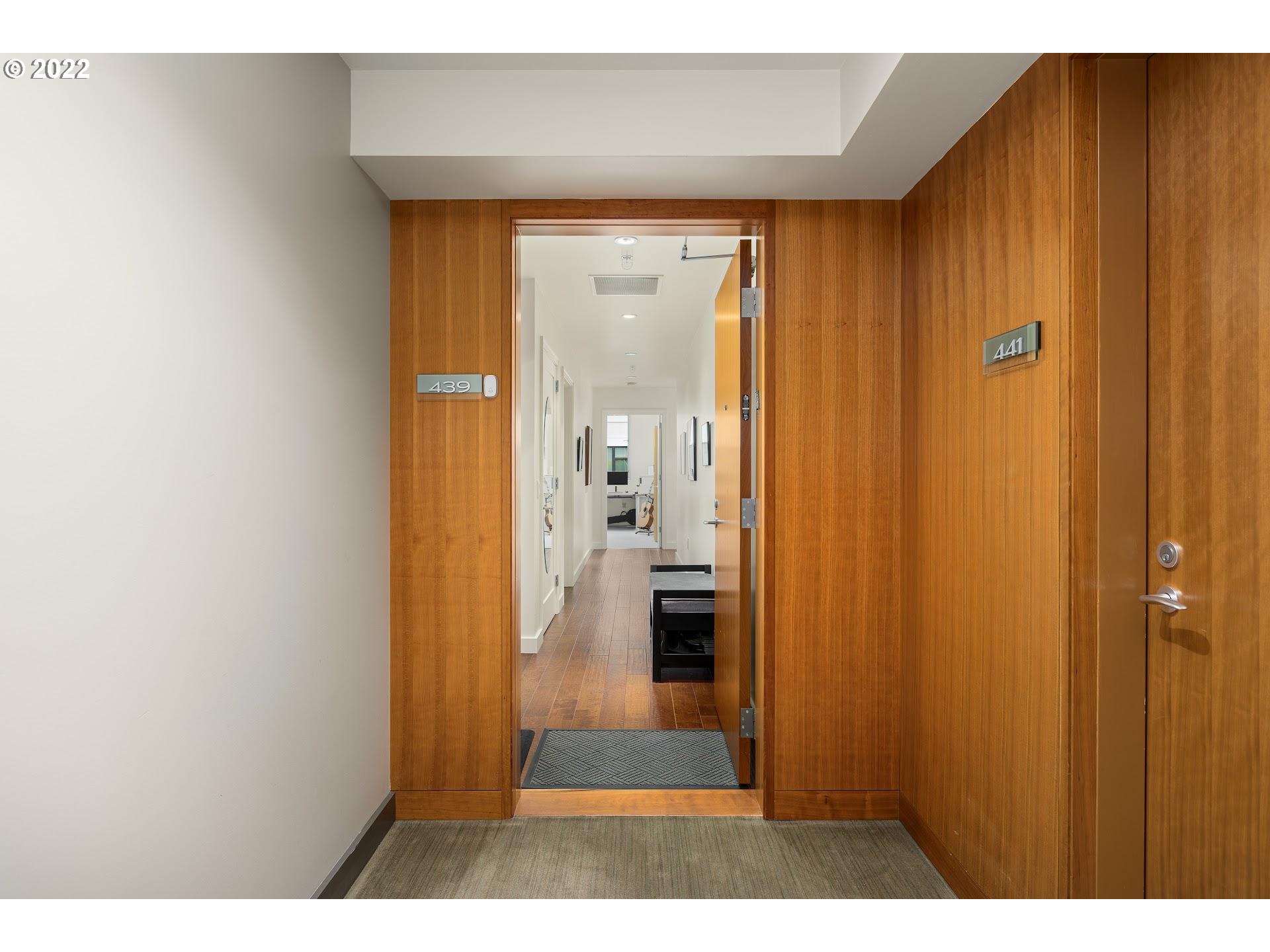 841 Southwest Gaines Street, Unit 439 Portland, OR 97239 - Photo 5 of 31 Gallery Image 5
