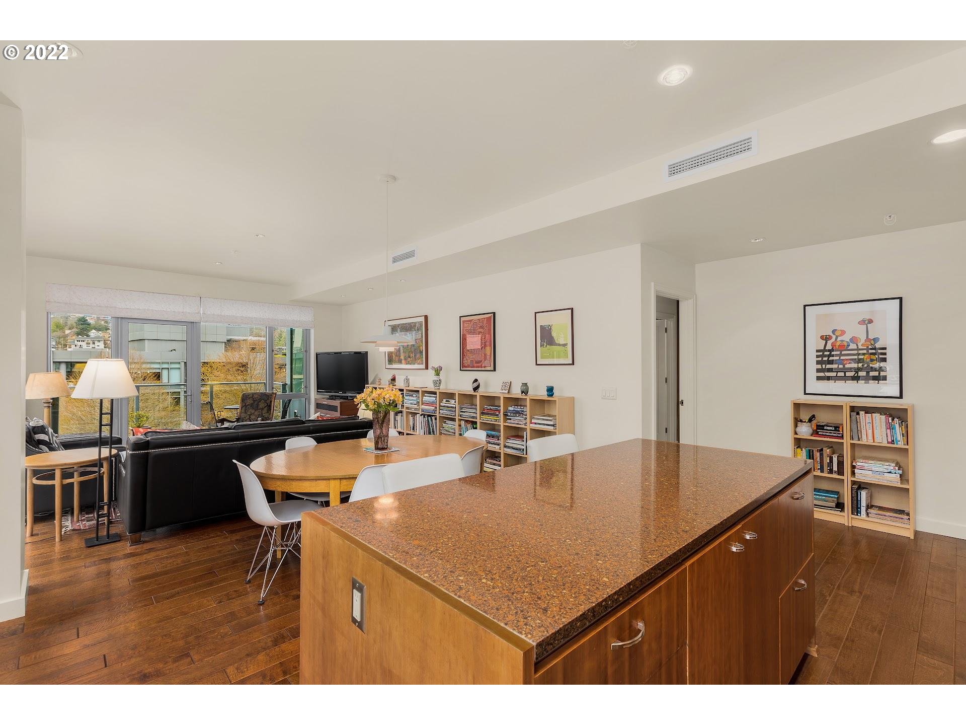 841 Southwest Gaines Street, Unit 439 Portland, OR 97239 - Photo 7 of 31 Gallery Image 7