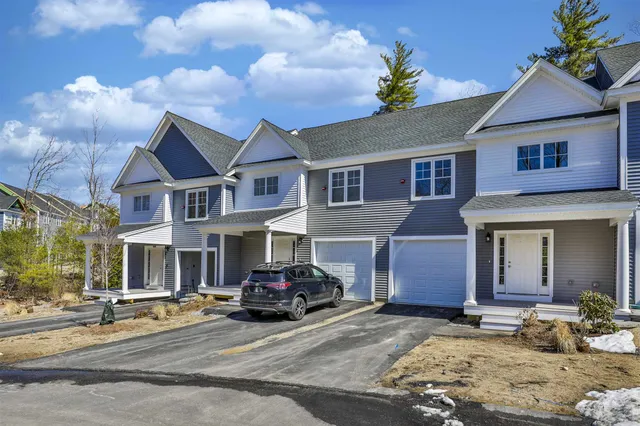 $3,250 | 181 Knollwood Way, Manchester, NH 03102