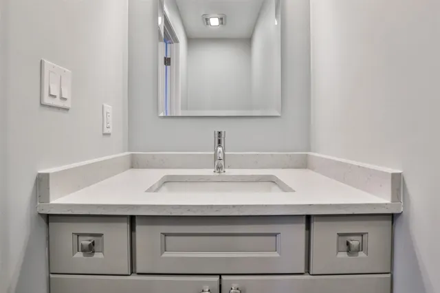 $3,250 | 181 Knollwood Way, Manchester, NH 03102