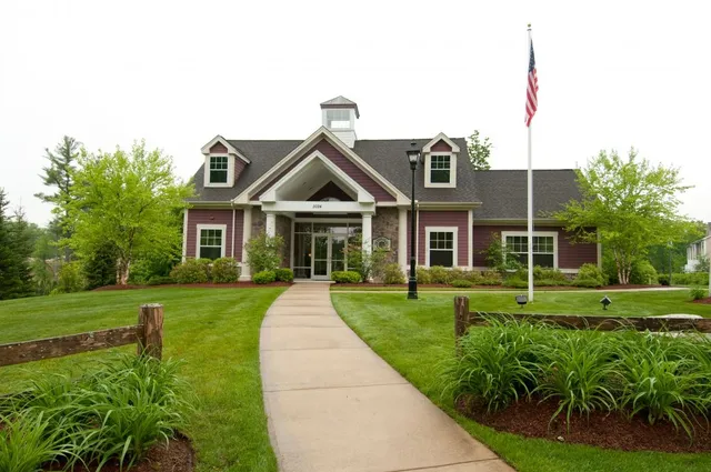 $3,250 | 181 Knollwood Way, Manchester, NH 03102