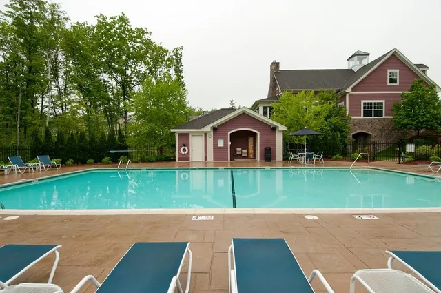 $3,250 | 181 Knollwood Way, Manchester, NH 03102