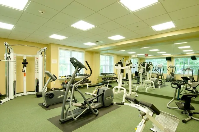 $3,250 | 181 Knollwood Way, Manchester, NH 03102