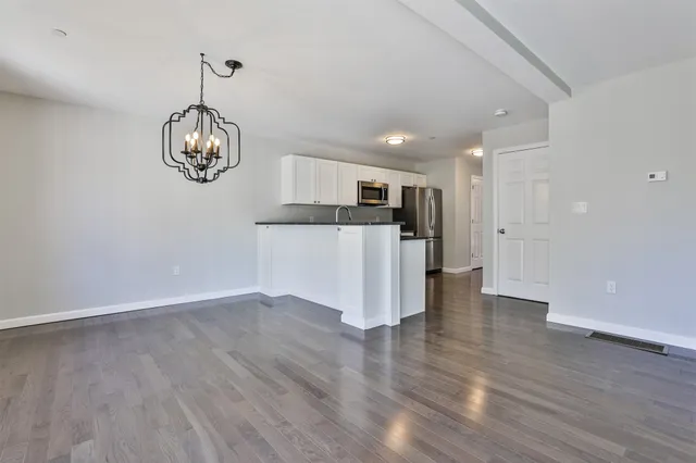 $3,250 | 181 Knollwood Way, Manchester, NH 03102