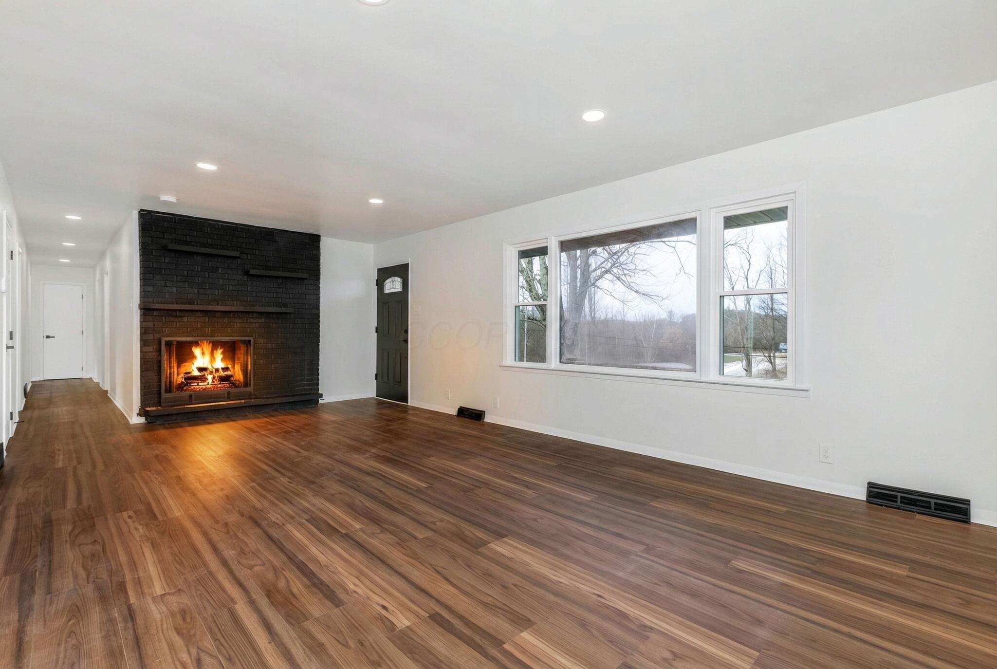 4338 Briarcliff Road Nashport, OH 43830 - Photo 5 of 50 Living Room