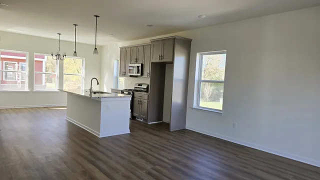 $2,800 | 4876 Parkside Lane, Troy, MI 48085