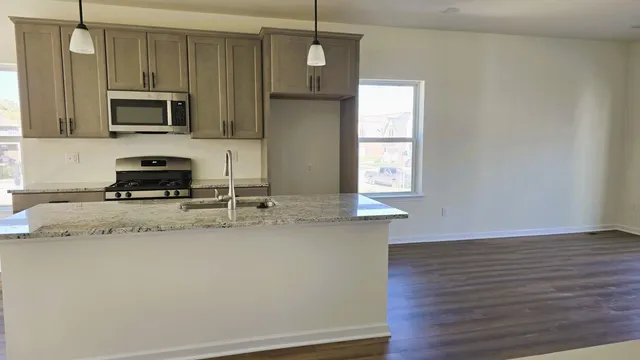 $2,800 | 4876 Parkside Lane, Troy, MI 48085