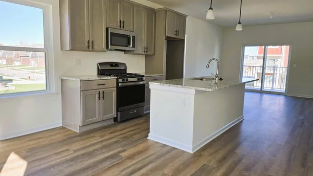 $2,800 | 4876 Parkside Lane, Troy, MI 48085