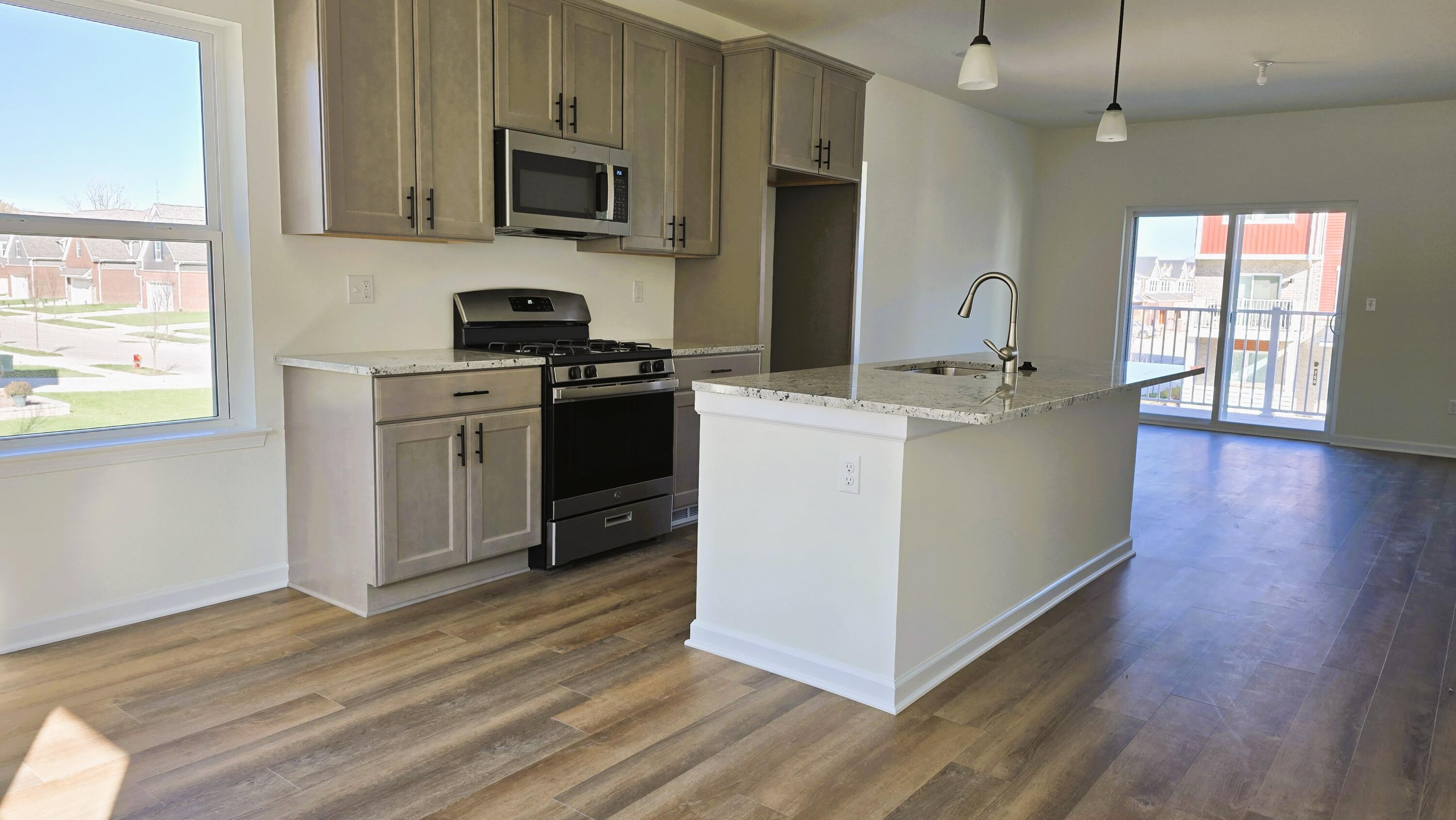 4876 Parkside Lane Troy, MI 48085 - Photo 6 of 15 1.6